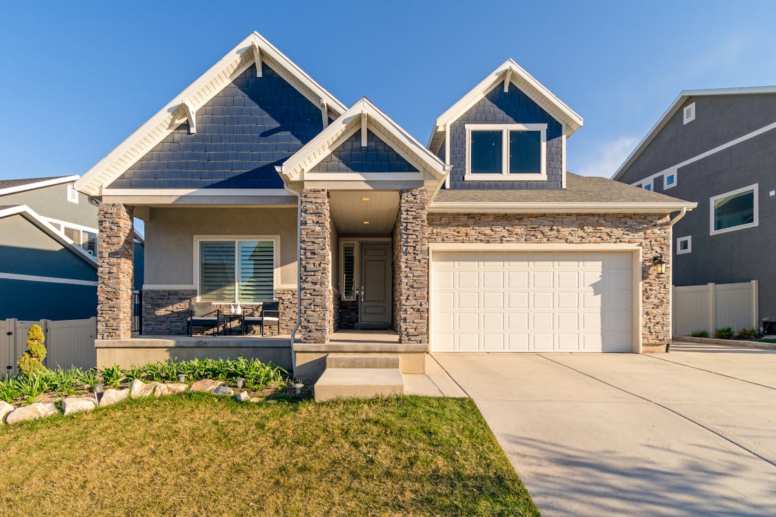 Fiber mesh concrete driveway and walkway at a modern residential home