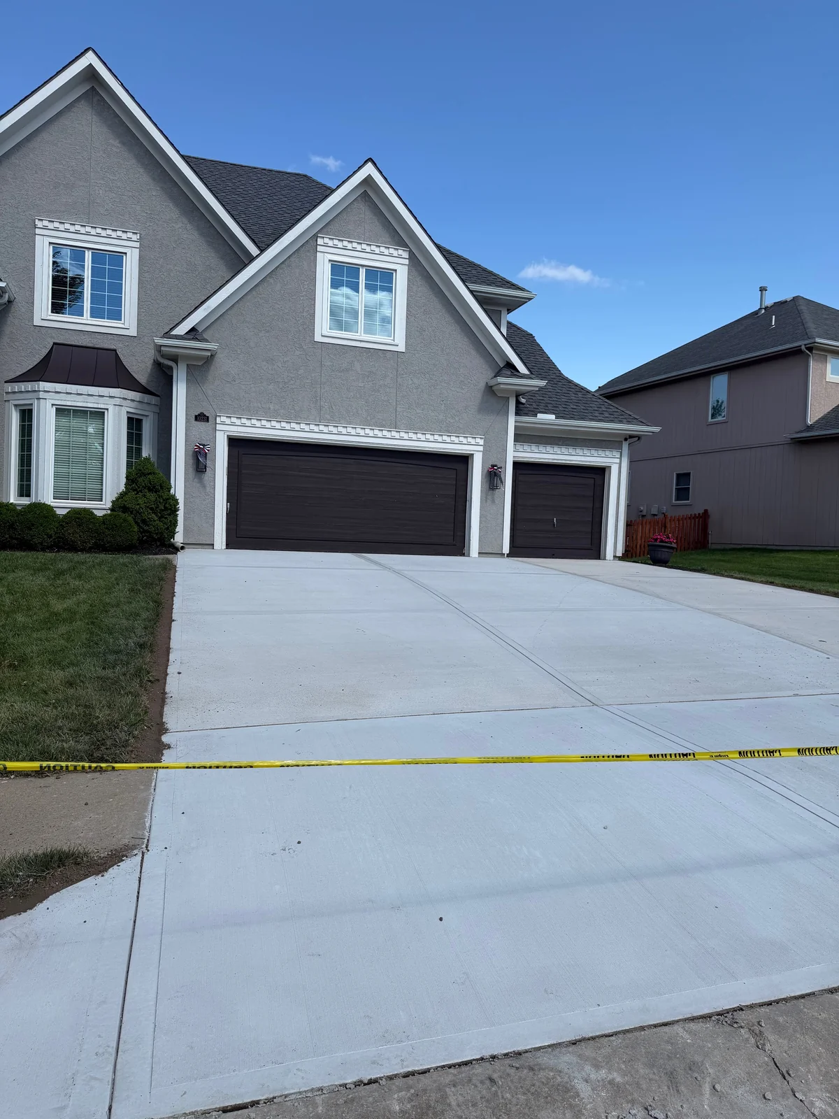 Durable concrete driveway replacement with 6% air entrainment and fiber mesh in Kansas City